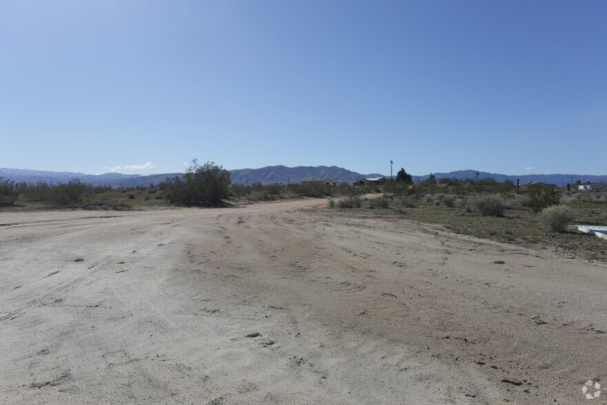 Bear Valley Rd, Apple Valley, CA à vendre - Photo de l’immeuble – Image 1 sur 4