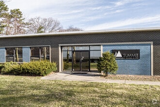 59 Spence St, Bay Shore, NY à louer Photo de l’immeuble– Image 1 sur 2