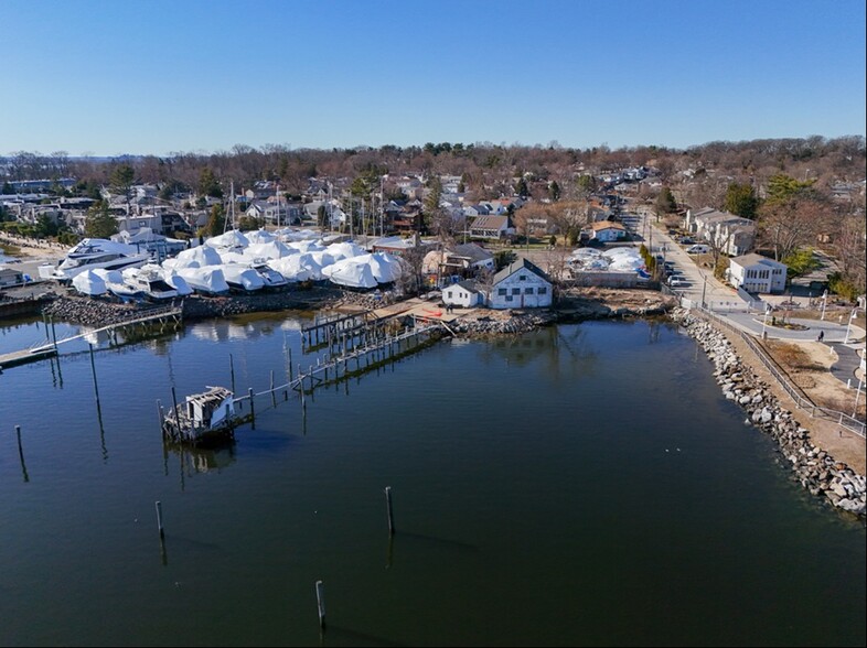 1 Orchard Beach Blvd, Port Washington, NY à vendre - Photo de l’immeuble – Image 2 sur 7