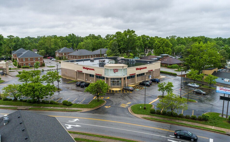 520 Lyndon Ln, Louisville, KY à vendre - Photo de l’immeuble – Image 1 sur 2