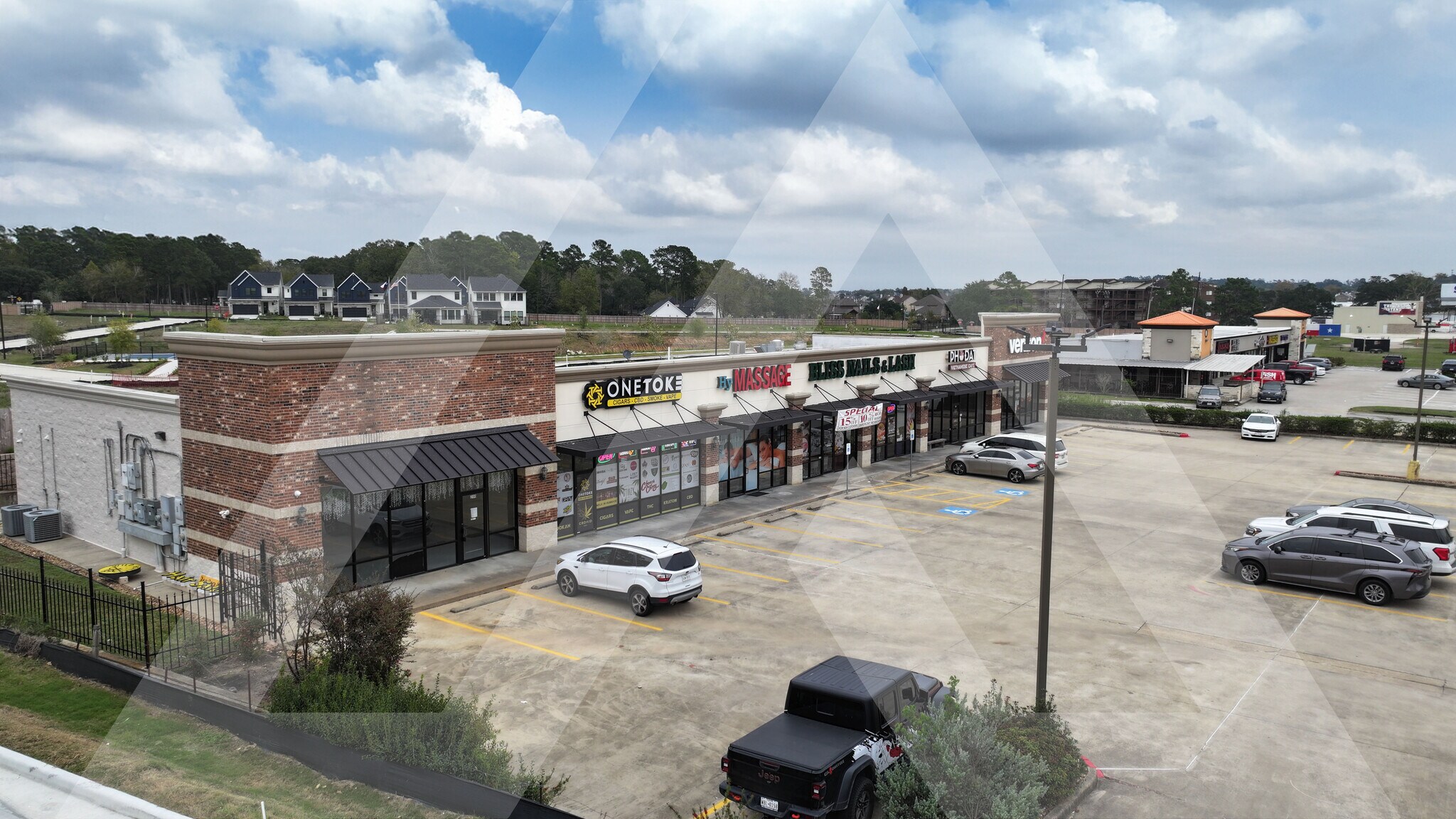 18024 Highway 105, Montgomery, TX à louer Photo principale– Image 1 sur 13