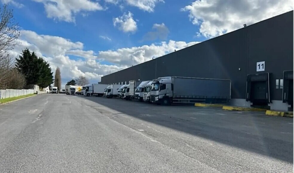 Industriel/Logistique dans Montsoult à louer - Photo de l’immeuble – Image 1 sur 10