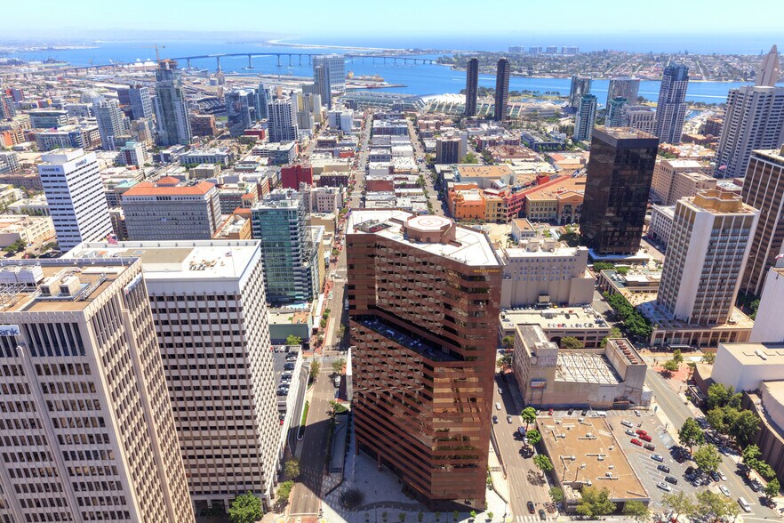 401 B St, San Diego, CA à louer - Photo de l’immeuble – Image 3 sur 15