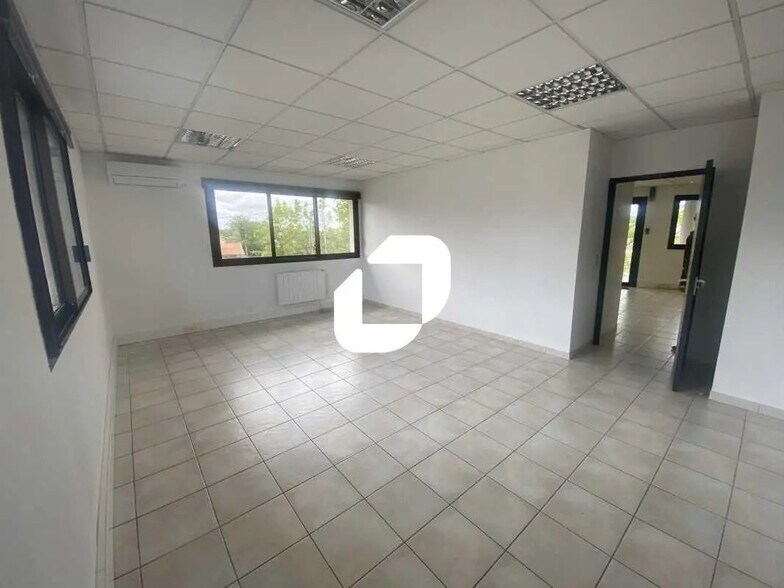 Bureau dans Le Haillan à louer - Photo de l’immeuble – Image 2 sur 8