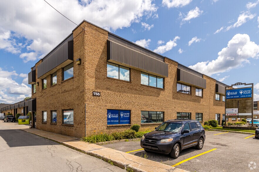 755 Boul Du Curé-Boivin, Boisbriand, QC à louer - Photo de l’immeuble – Image 2 sur 6