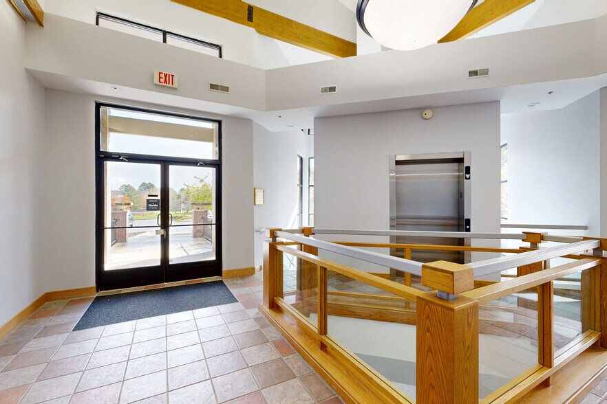 822 Centennial Way, Lansing, MI à vendre - Numérisation 3D Matterport – Image 3 sur 26