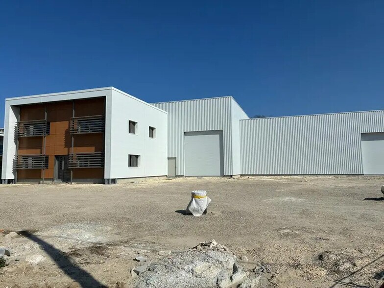 Local d’activités dans Bassens à louer - Photo de l’immeuble – Image 2 sur 26