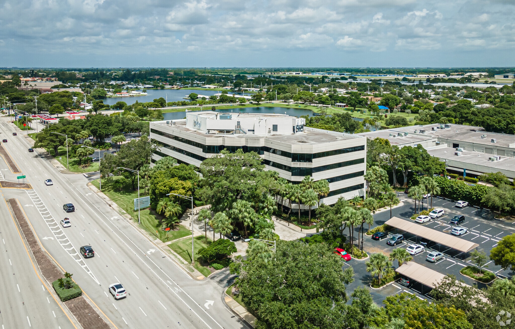 2101 W Commercial Blvd, Fort Lauderdale, FL à louer Photo principale– Image 1 sur 14