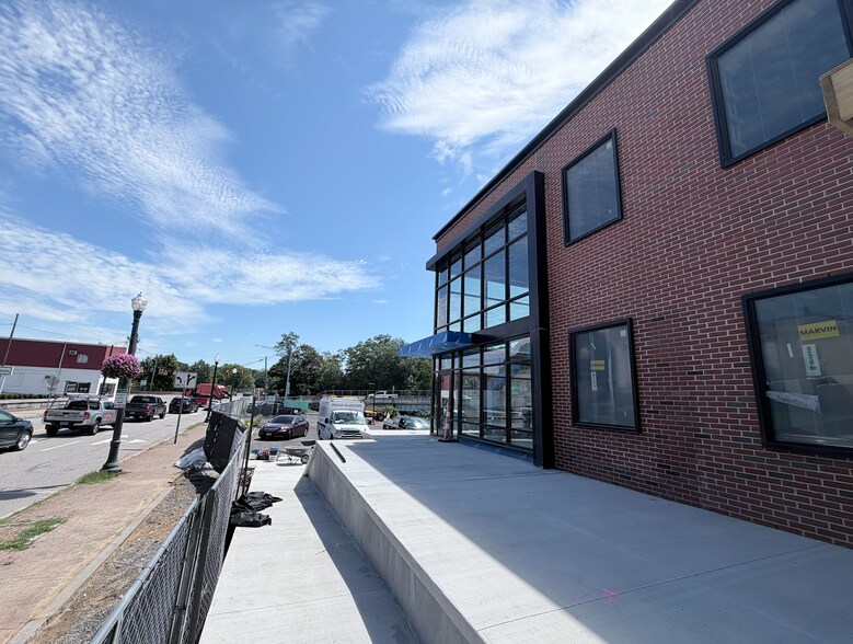 345 Main St, Norwich, CT à louer - Photo de l’immeuble – Image 3 sur 26