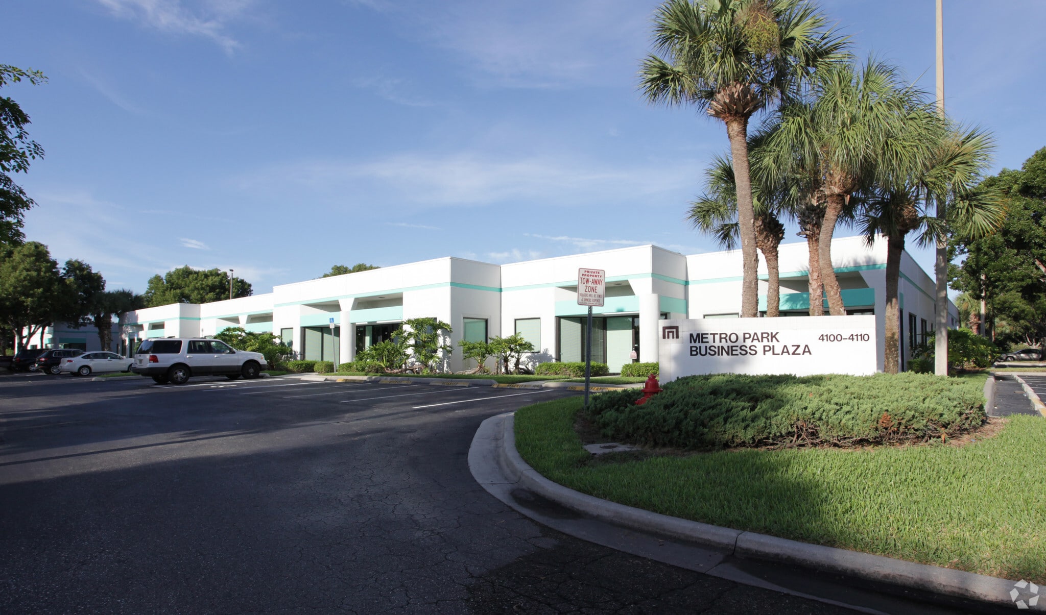 4100 Center Pointe Dr, Fort Myers, FL à vendre Photo principale– Image 1 sur 18