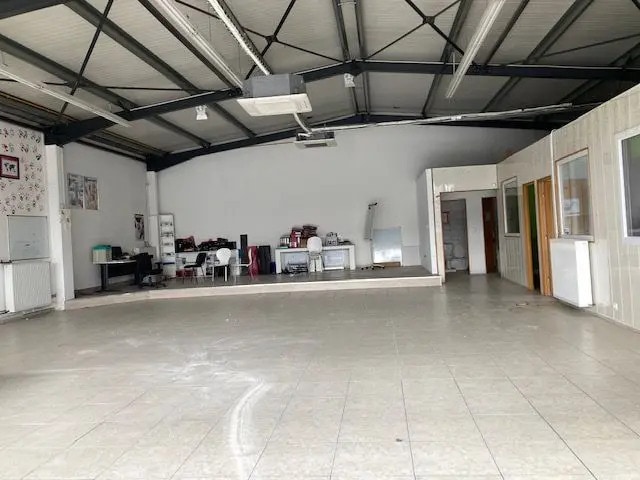 Local d’activités dans COURNON-D'AUVERGNE à louer - Photo de l’immeuble – Image 1 sur 4