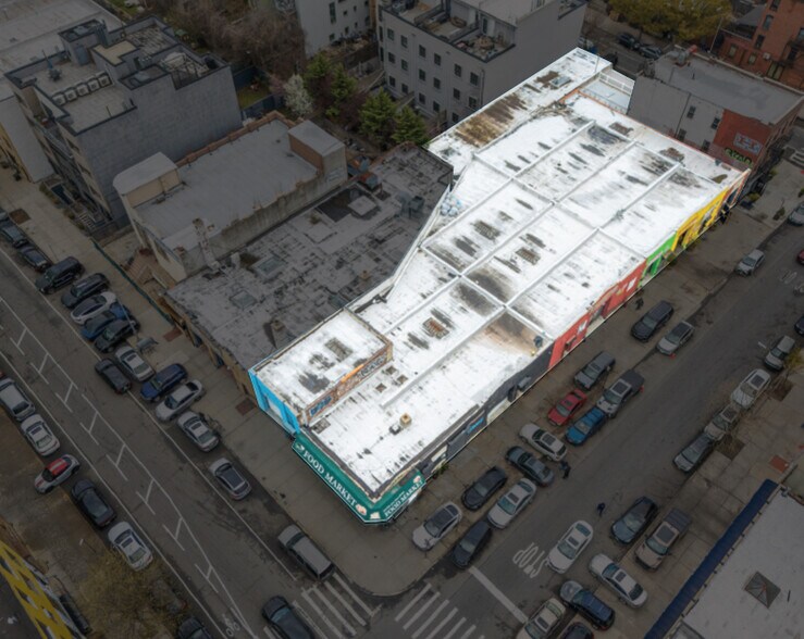 566 Grand Avenue & 836 Dean Street portefeuille de 2 biens à vendre sur LoopNet.fr - Aérien – Image 2 sur 3