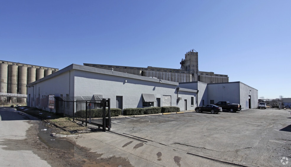 2001 Saint Louis Ave, Fort Worth, TX à louer - Photo de l’immeuble – Image 1 sur 21