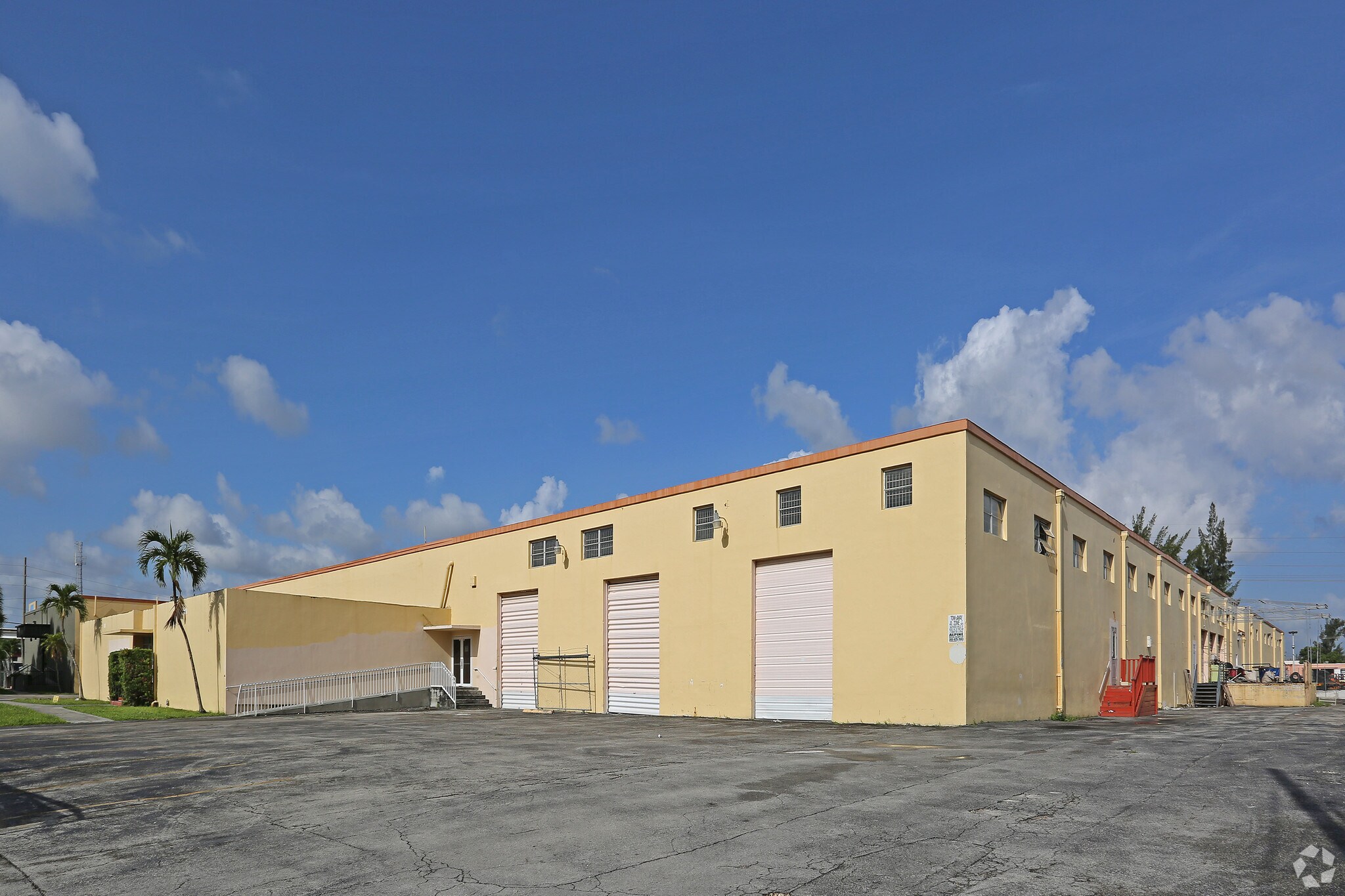 7600-7660 NW 69th Ave, Medley, FL à louer Photo de l’immeuble– Image 1 sur 6