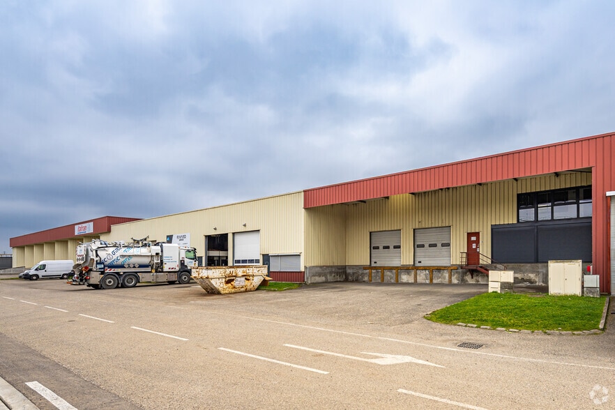 15 Avenue De Montmartin, Corbas à louer - Photo de l’immeuble – Image 3 sur 36