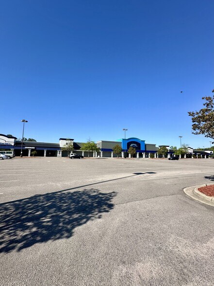 1400 Walter Reed Rd, Fayetteville, NC à louer - Photo de l’immeuble – Image 3 sur 8