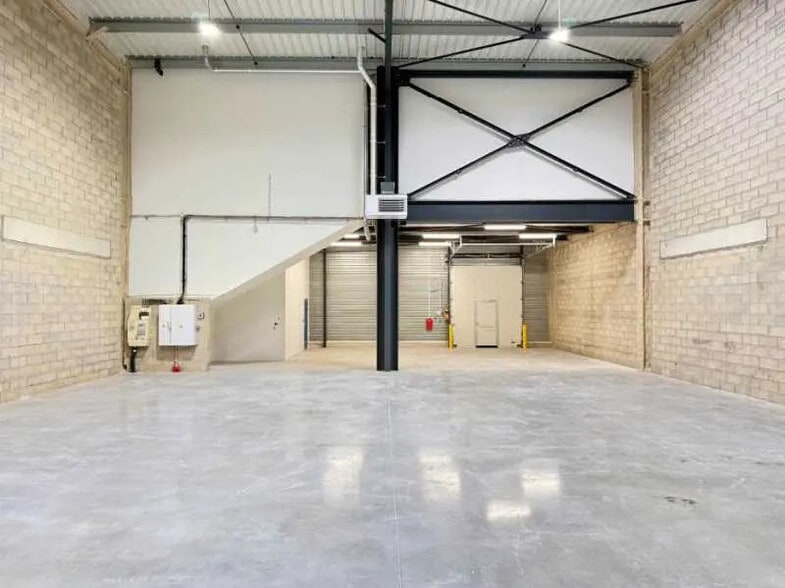 8 Rue Denis Papin, Trappes à louer - Photo de l’immeuble – Image 2 sur 10