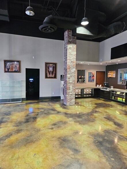 3700 W Segerstrom Ave, Santa Ana, CA à louer - Photo de l’immeuble – Image 2 sur 28