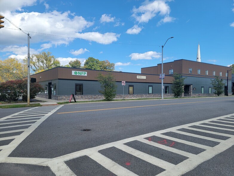 51-65 Albany Ave, Kingston, NY à vendre - Photo de l’immeuble – Image 1 sur 5
