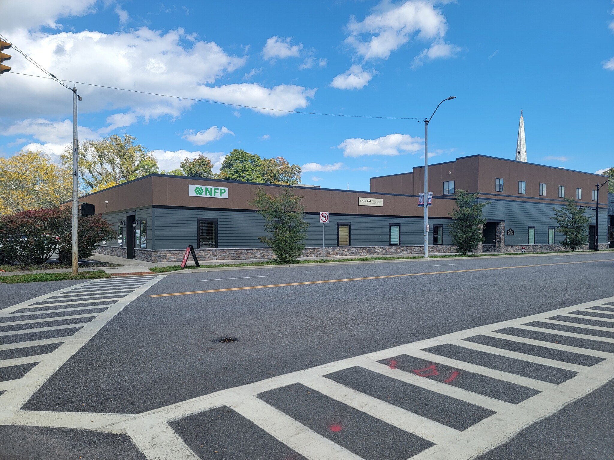 51-65 Albany Ave, Kingston, NY à vendre Photo de l’immeuble– Image 1 sur 6