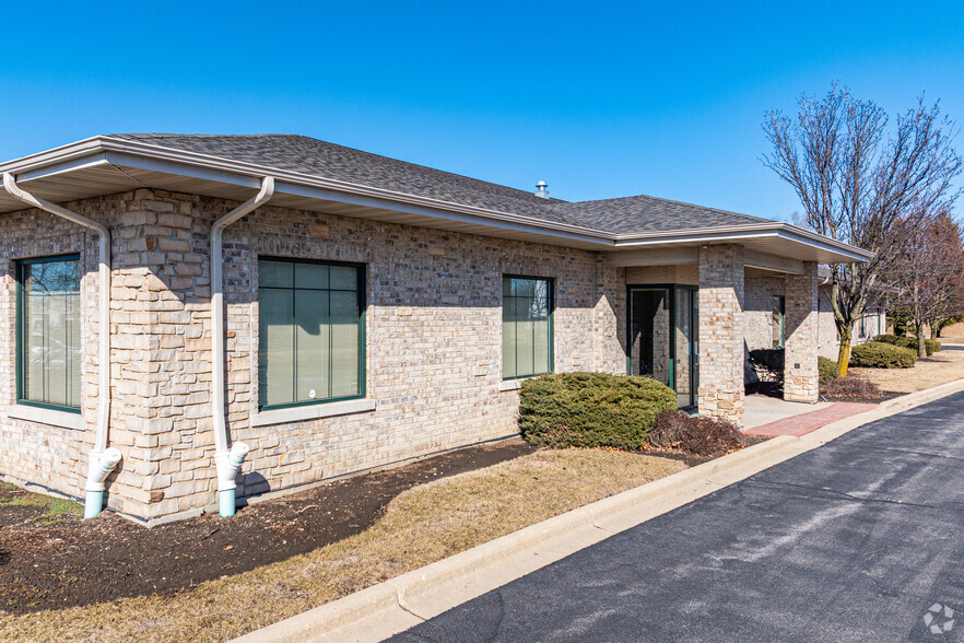 1551 E Fabyan Pky, Geneva, IL à vendre - Photo principale – Image 1 sur 6