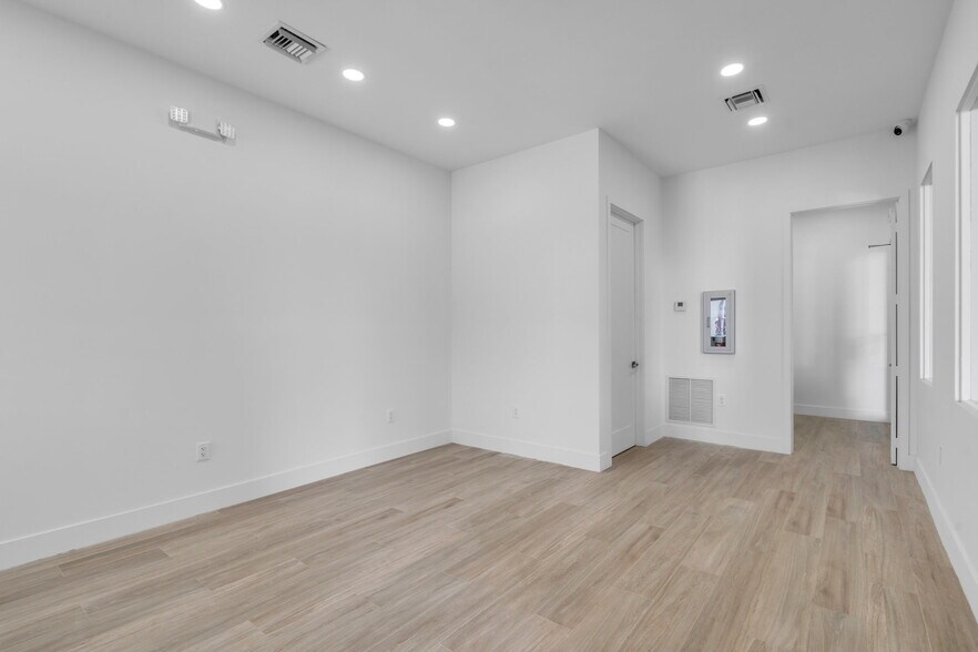 2605-2645 W 6th Ave, Hialeah, FL à louer - Photo de l’immeuble – Image 2 sur 19