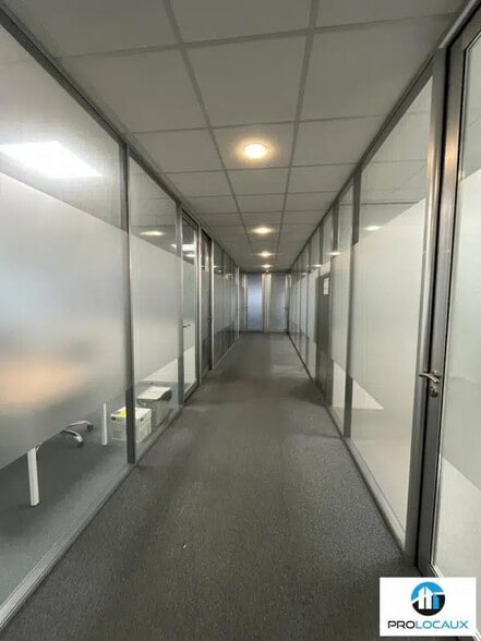 Bureau dans Roissy-en-France à louer - Photo de l’immeuble – Image 3 sur 10