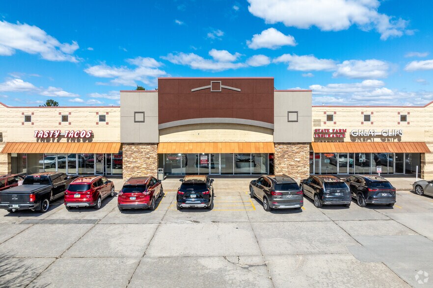 8513-8569 Hickman Rd, Urbandale, IA à louer - Photo de l’immeuble – Image 2 sur 8