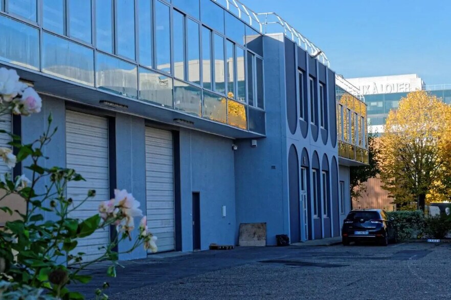 Local d’activités dans Saint-Denis à louer - Photo de l’immeuble – Image 2 sur 5