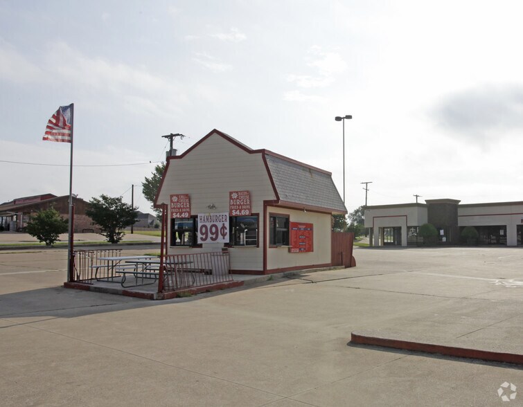 5750 Davis Blvd, North Richland Hills, TX à louer - Photo principale – Image 1 sur 5