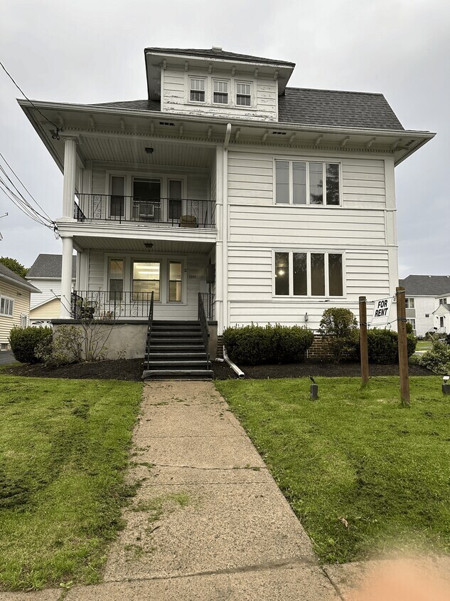 1231 Mohawk St, Utica, NY à louer Photo principale– Image 1 sur 10