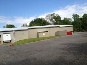 58 North Ave, Manchester, NY à louer Photo intérieure– Image 2 sur 4