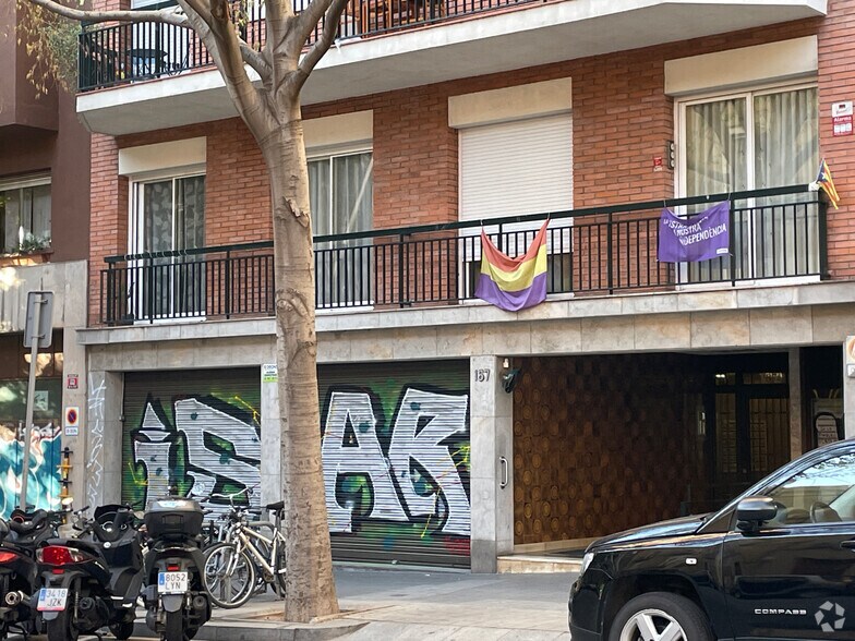 Immeuble residentiel dans Barcelone, Barcelona à vendre - Autre – Image 2 sur 2