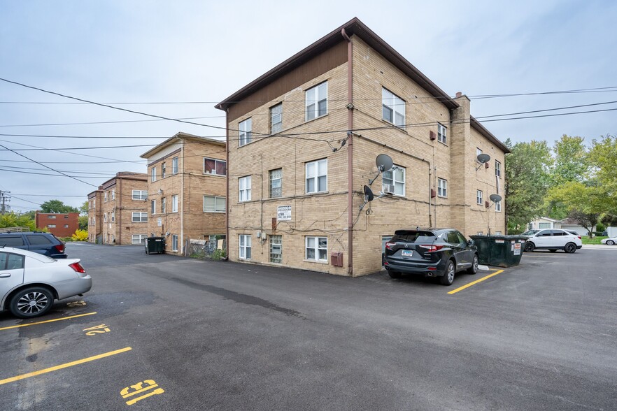 726 W Roy Dr, Villa Park, IL à vendre - Photo de l’immeuble – Image 3 sur 14