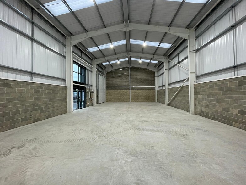 8 Faraday Close, Doncaster à louer - Photo de l’immeuble – Image 3 sur 3
