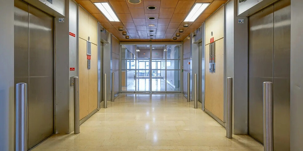 9-11 Avenue Michelet, Saint-Ouen-sur-Seine à louer - Hall d’entrée – Image 2 sur 4