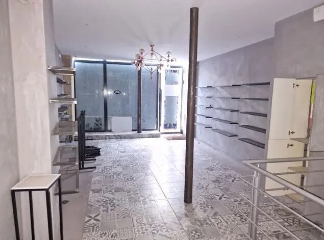 Local commercial dans Paris à louer - Photo de l’immeuble – Image 2 sur 5