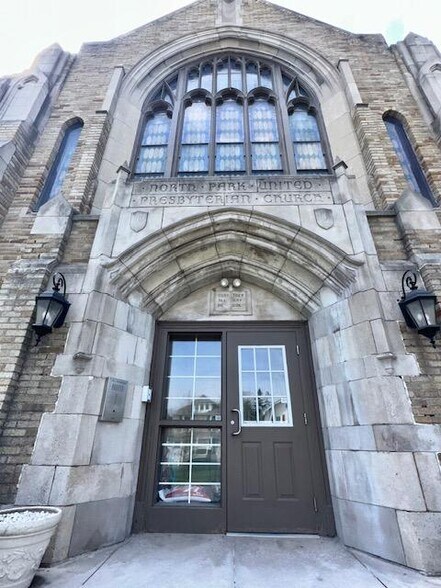 29 UNIT N. Buffalo Church Conversions portefeuille de 2 biens à vendre sur LoopNet.fr - Photo de l’immeuble – Image 2 sur 32