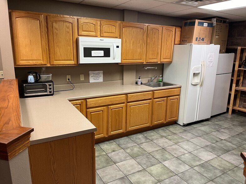102 N Krohn Pl, Sioux Falls, SD à louer - Photo de l’immeuble – Image 3 sur 5