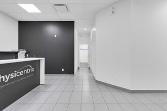 5843-5847 Ch De La Côte-Des-Neiges, Montréal, QC à louer Photo intérieure– Image 2 sur 12