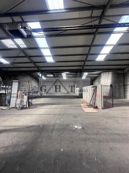 Industriel/Logistique dans Servon à louer - Photo de l’immeuble – Image 2 sur 3