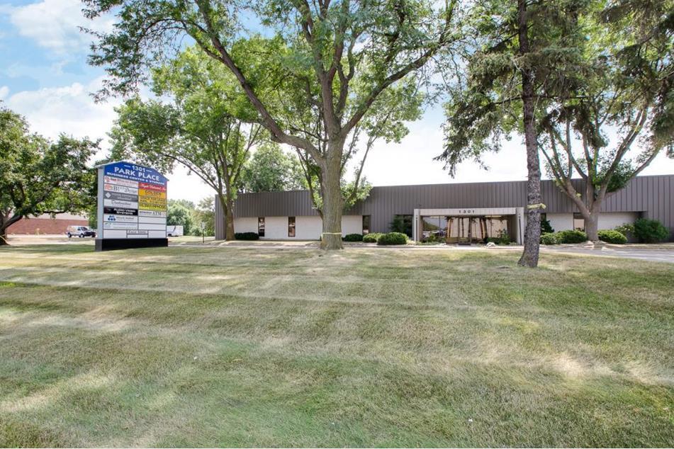 1301 Cliff Rd E, Burnsville, MN à vendre Photo de l’immeuble– Image 1 sur 48