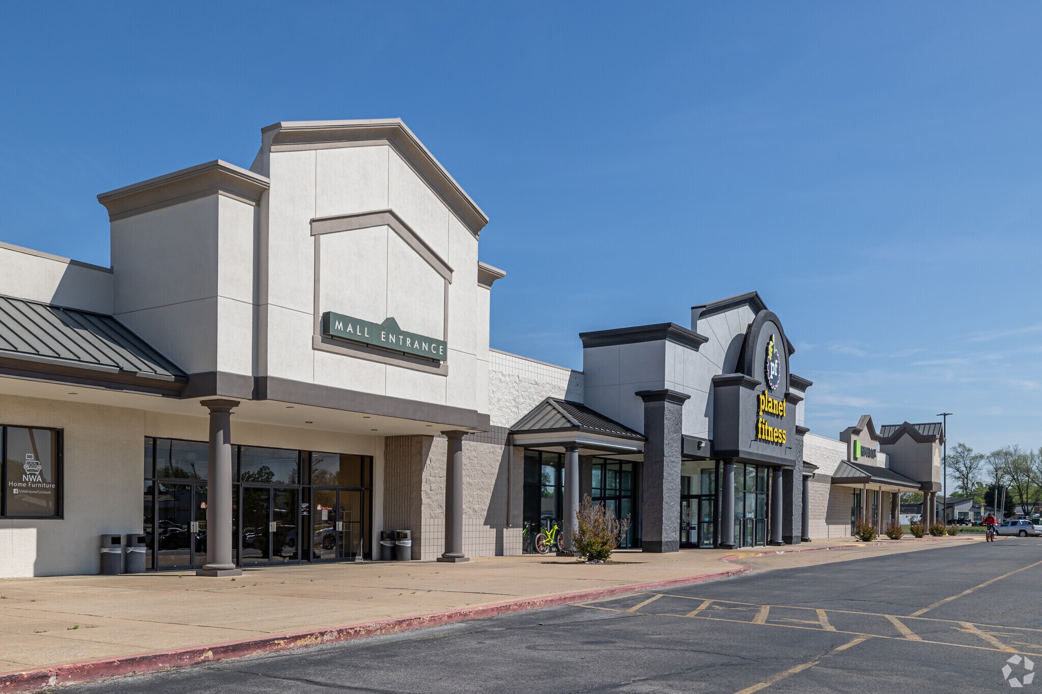 100 N Dixieland Rd, Rogers, AR à louer Photo principale– Image 1 sur 8