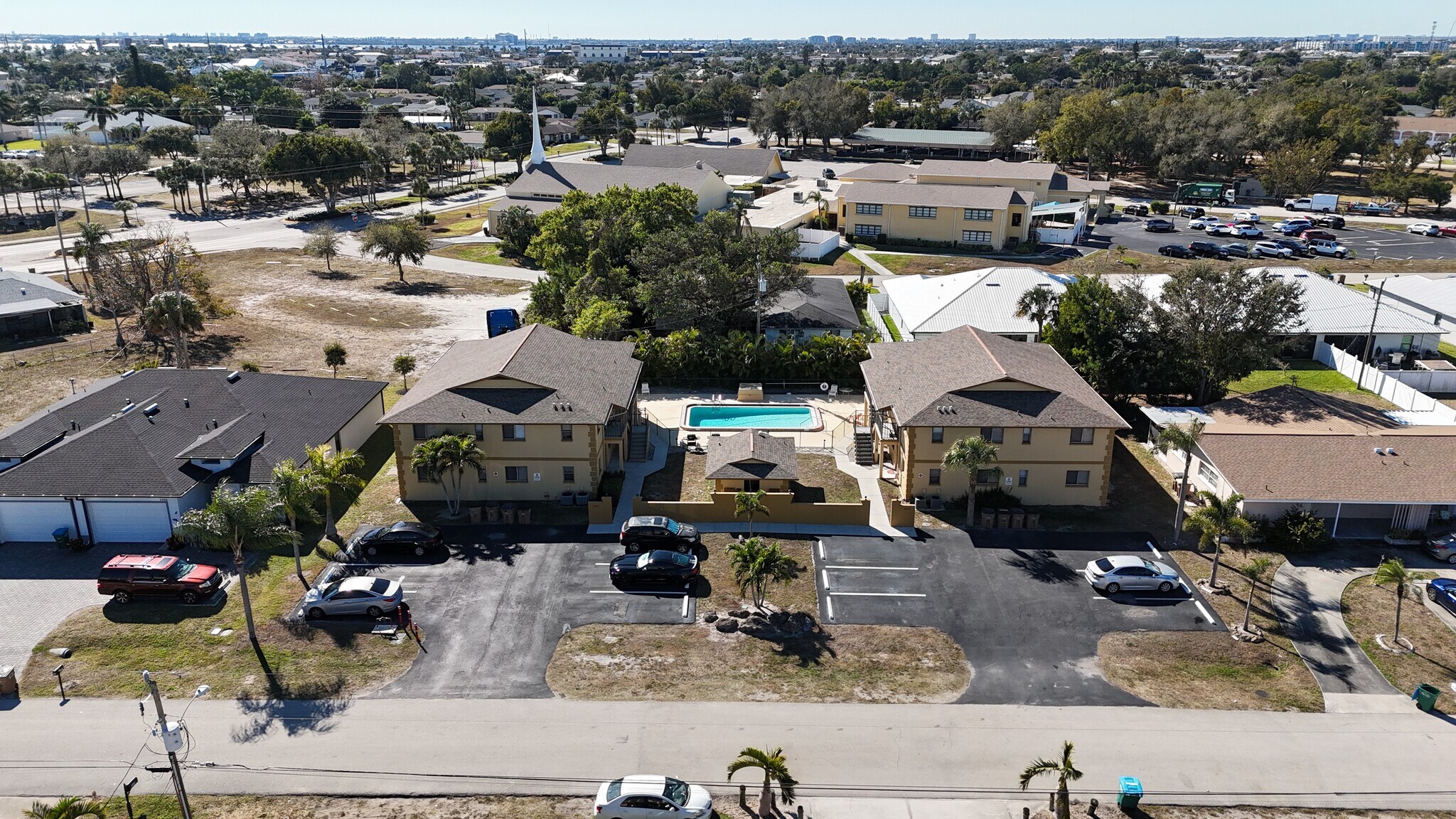 1318-1322 SE 40th Ter, Cape Coral, FL à vendre Photo principale– Image 1 sur 9