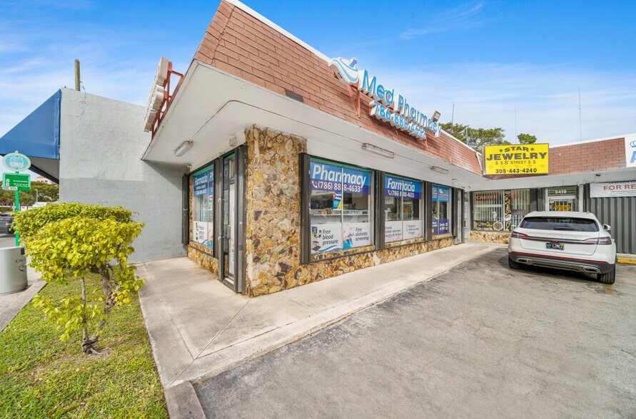 3401 SW 8th St, Miami, FL à louer - Photo de l’immeuble – Image 1 sur 20