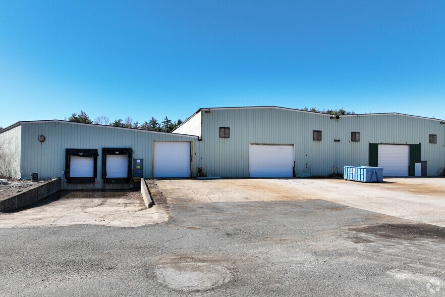 16 Carleton Dr, Georgetown, MA à louer - Photo de l’immeuble – Image 3 sur 5