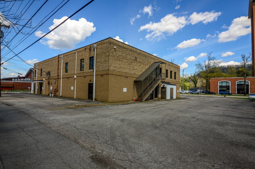 4701 MacCorkle Ave SE, Charleston, WV à vendre - Photo de l’immeuble – Image 3 sur 18