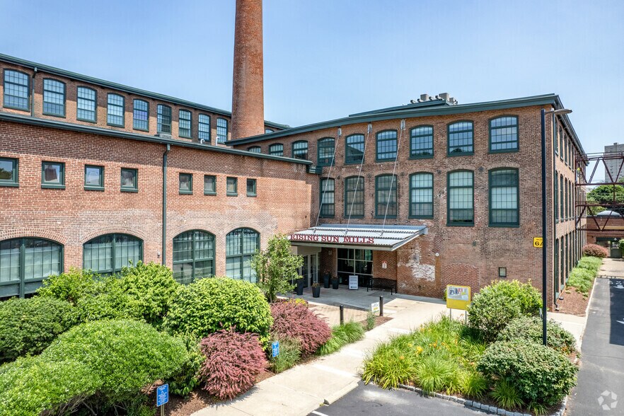 166 Valley St, Providence, RI à vendre - Photo principale – Image 1 sur 103