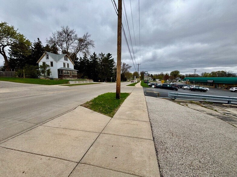 676 Grand Ave, Hartford, WI à vendre - Photo de l’immeuble – Image 3 sur 4