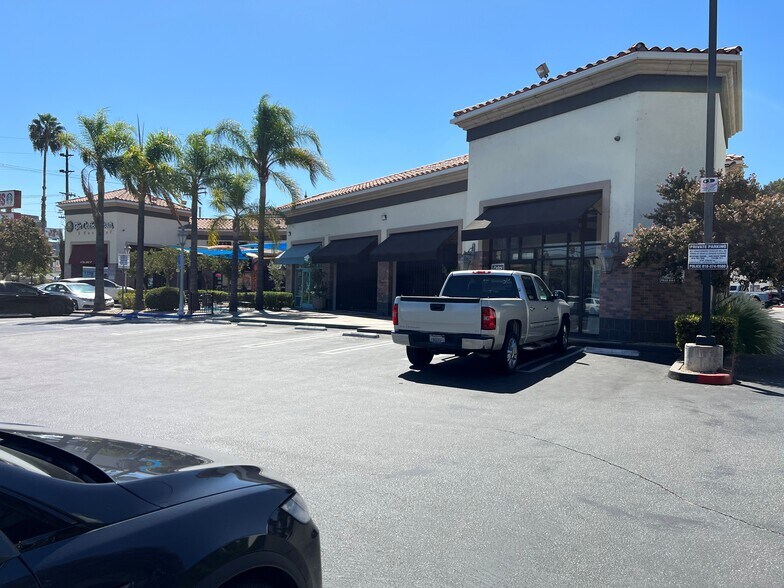 18501-18517 Ventura Blvd, Tarzana, CA à louer - Photo de l’immeuble – Image 2 sur 3